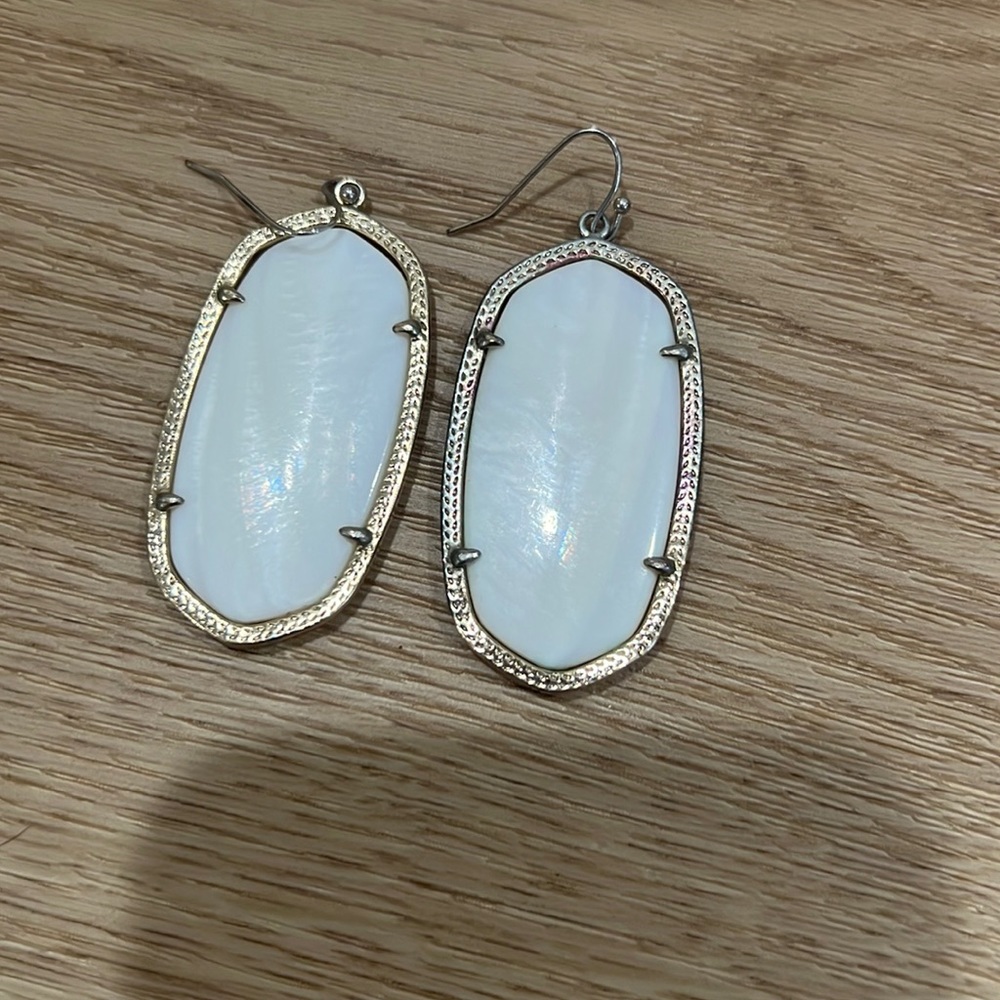 Kendra Scott Danielle Earrings in pearly white